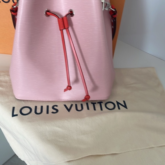 Authentic Louis Vuitton Epi Neo Neo Pink Leather Handbag - Picture 9 of 11